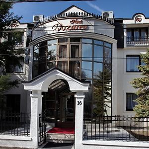 Garni Hotel Vozarev